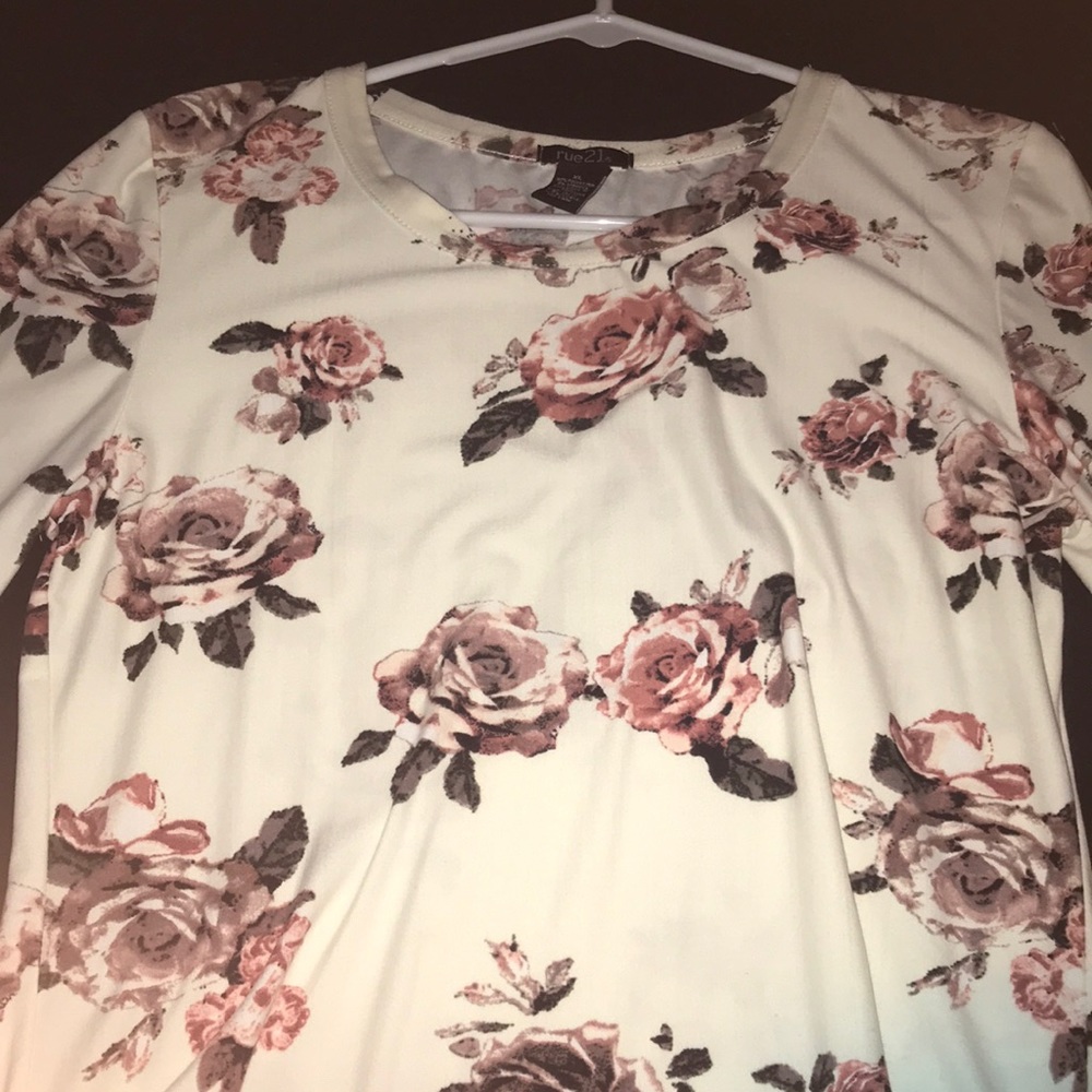 Rue 21 floral top!